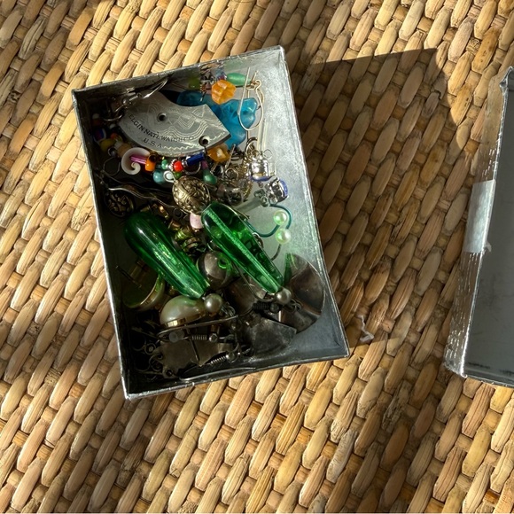 Estate Lot of Vintage Earrings - Picture 4 of 5